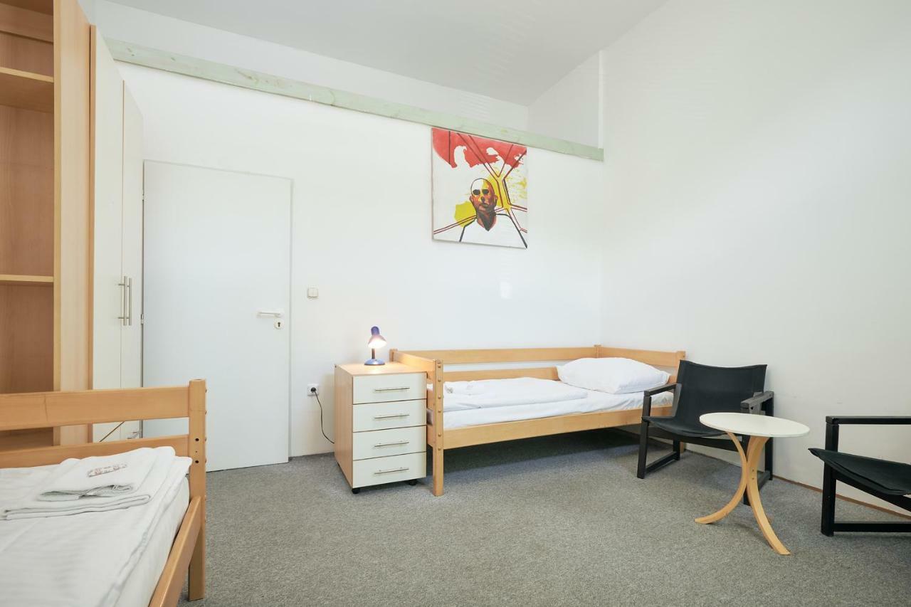 Hostel Mikolase Alse Prague Exterior photo